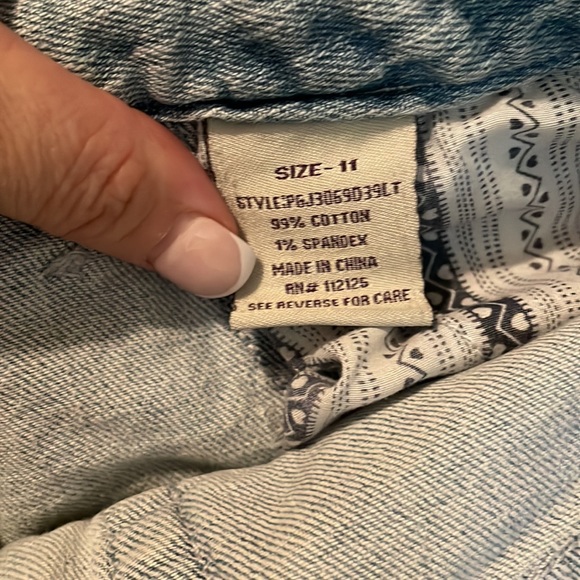 Light Jean shorts - Picture 3 of 3